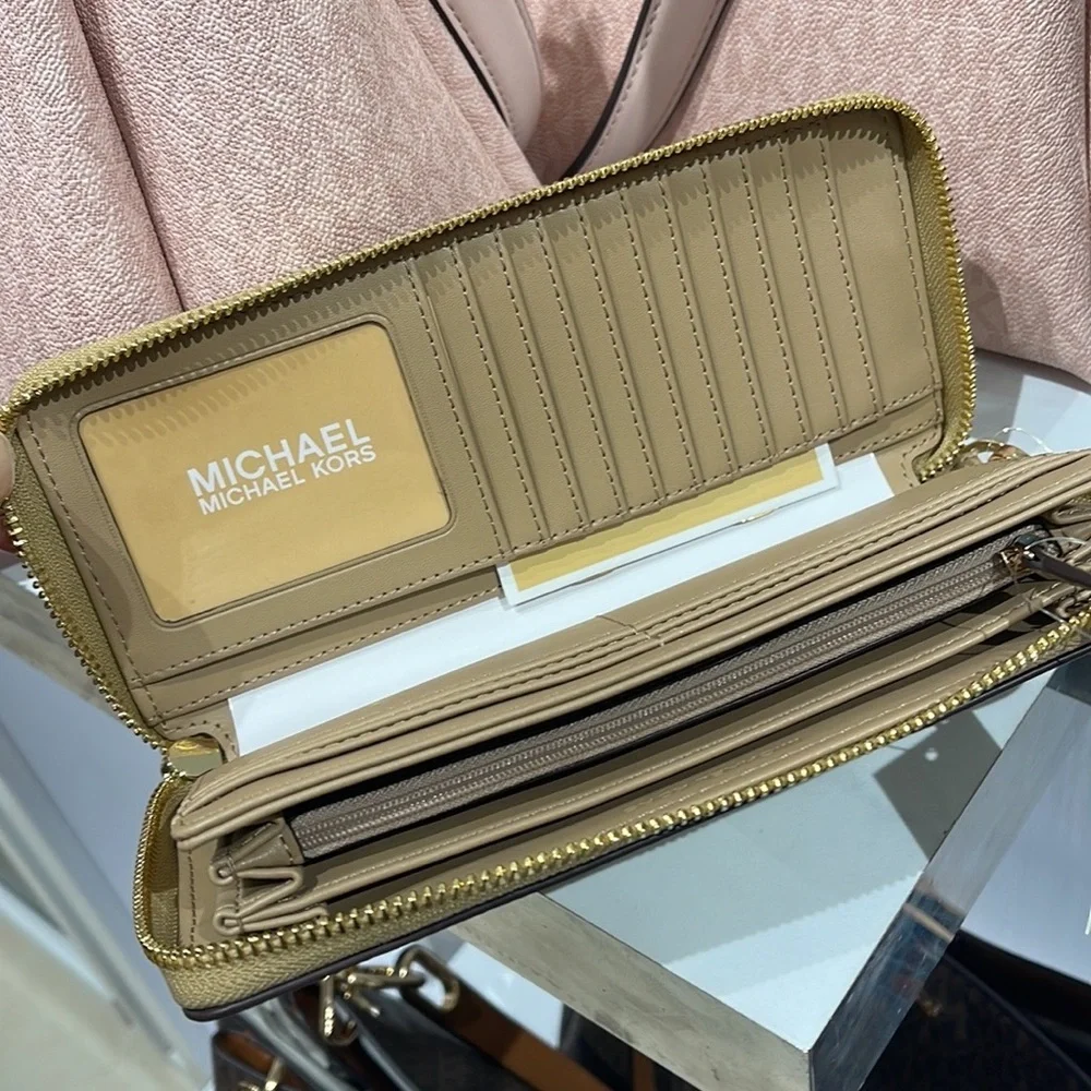 MICHAEL KORS LARGE TRAVEL CONTINENTAL WRISTLET WALLET PHONEHOLDER CAMEL